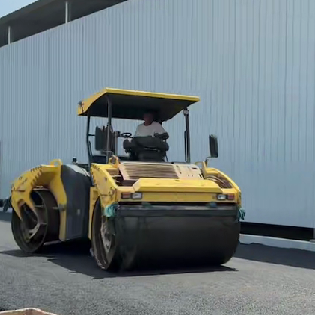 “我們項目小，就1公里路，你們接嗎？” 面對這樣的問題，[鄭州信創建筑工程有限公司]的答案永遠是“接···